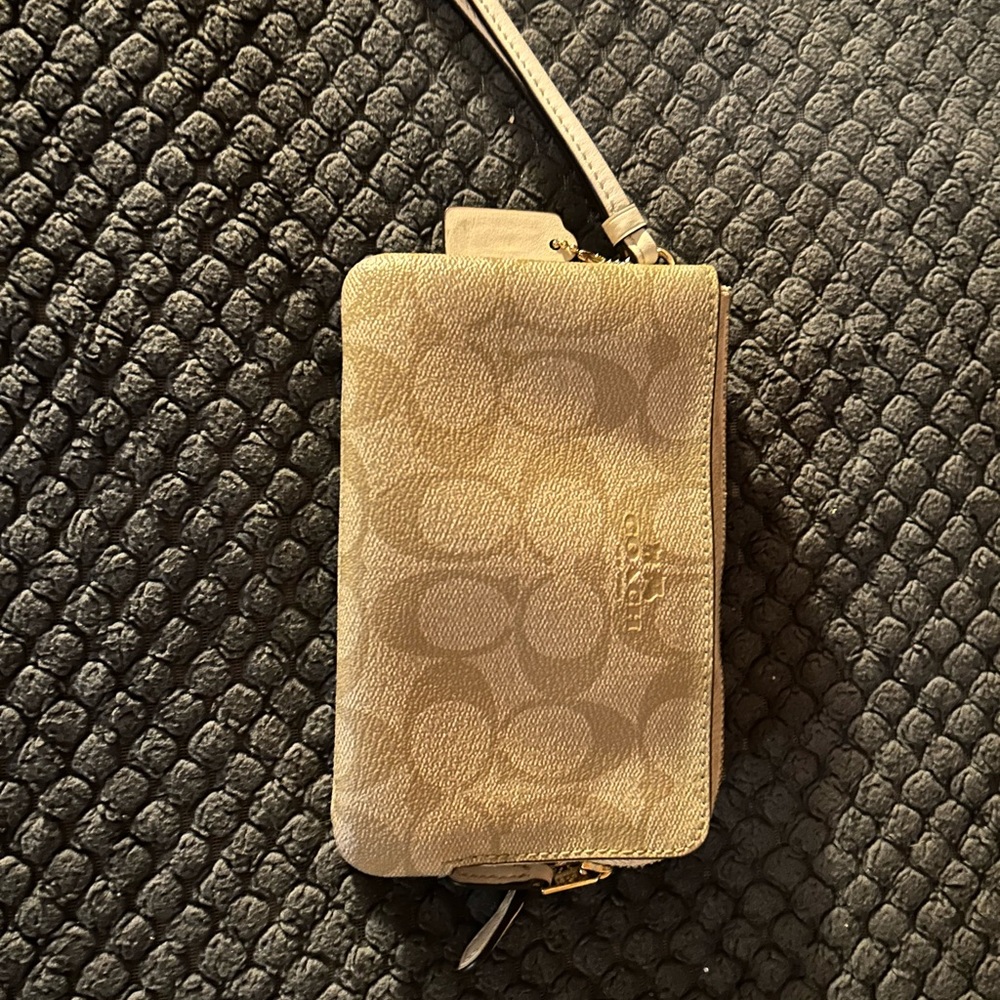 TAN AND CREAM COACH WALLET.